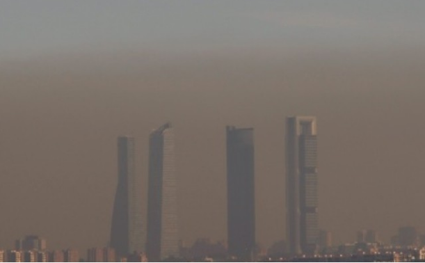 Madrid prohibirá circular a coches y a motos sin etiqueta ambiental en el nuevo protocolo anticontaminación Madrid prohibirá circular a coches y a motos sin etiqueta ambiental en el nuevo protocolo anticontaminación