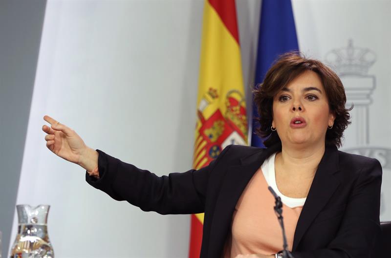 Sáenz de Santamaría contactó con los grupos menos la CUP para apertura del Parlament Sáenz de Santamaría contactó con los grupos menos la CUP para apertura del Parlament