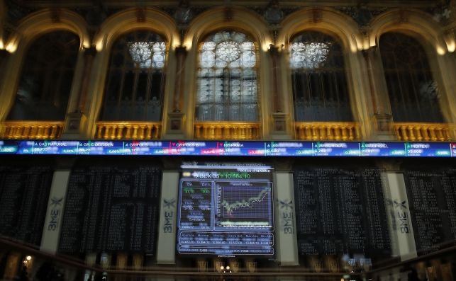 La Bolsa se desploma y la prima de riesgo repunta, tras el anuncio de la moción de censura del PSOE La Bolsa se desploma y la prima de riesgo repunta, tras el anuncio de la moción de censura del PSOE