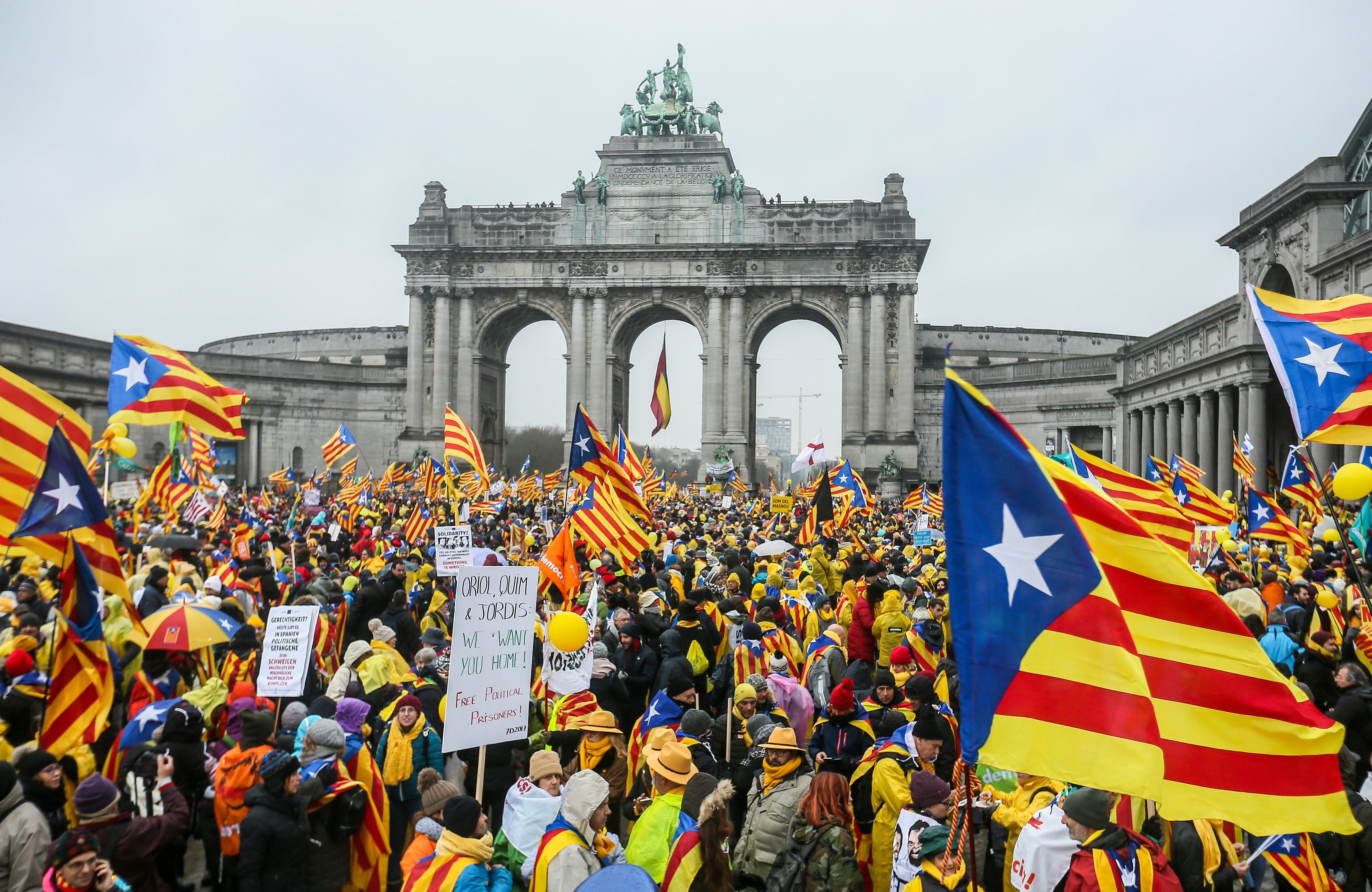 La tertulia: ¿Cómo afecta a la campaña del 21D la manifestación en Bruselas? La tertulia: ¿Cómo afecta a la campaña del 21D la manifestación en Bruselas?