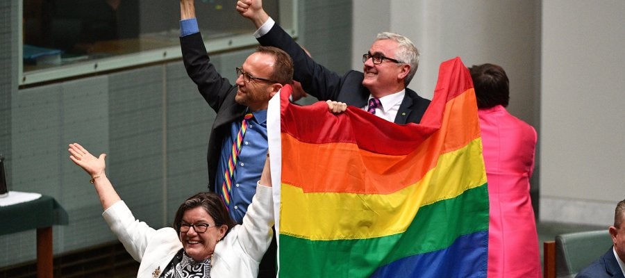 Varios diputados australianos celebran la aprobación del matrimonio homosexual