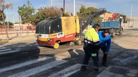 Trabajos de asfaltado en la calle Velero de la pedanía de El Altet de Elche Trabajos de asfaltado en la calle Velero de la pedanía de El Altet de Elche