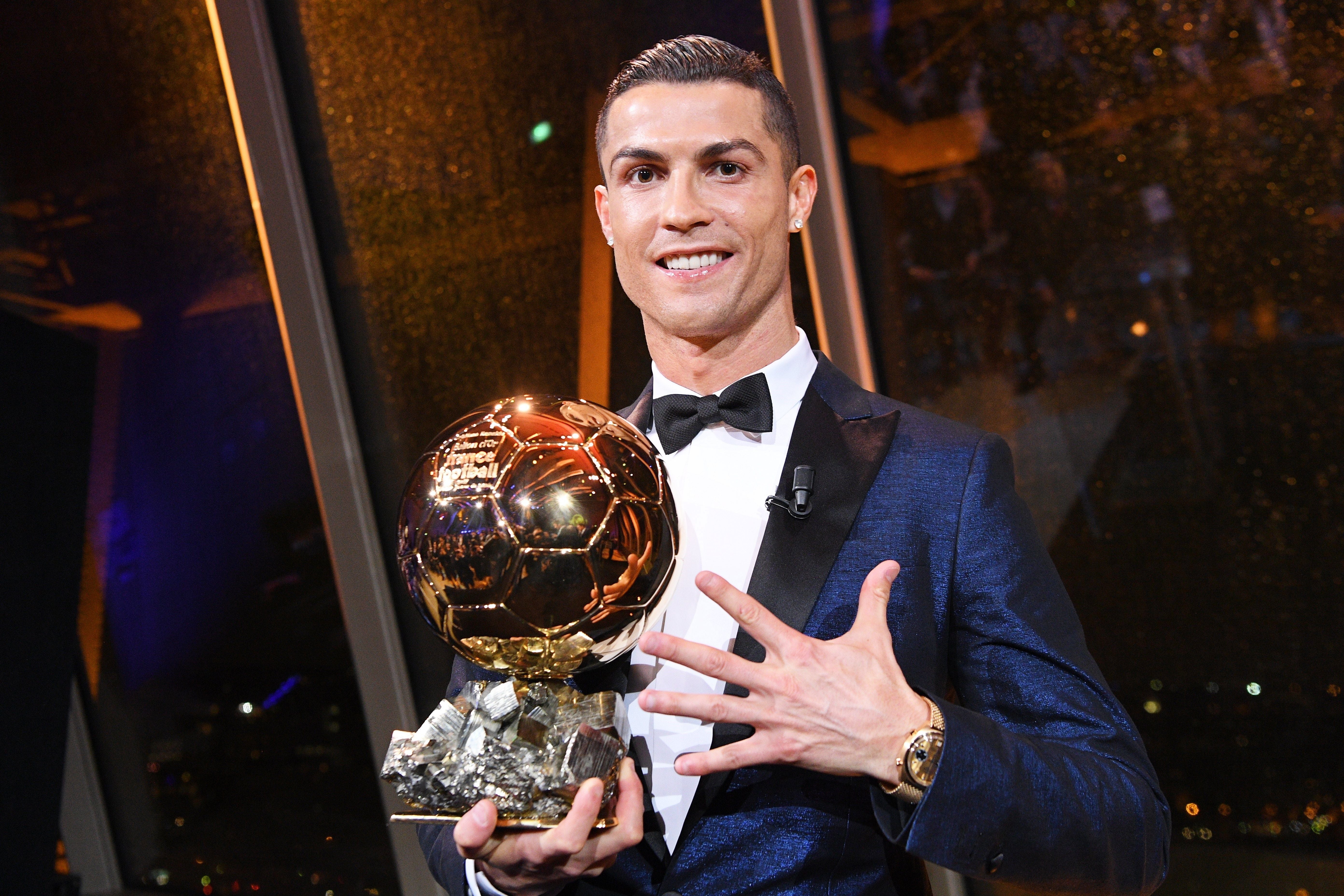 Cristiano Ronaldo, tras ganar su quinto Balón de Oro: "Soy el mejor jugador de la historia" Cristiano Ronaldo, tras ganar su quinto Balón de Oro: "Soy el mejor jugador de la historia"