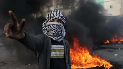 Palestinos protestan en contra de la decisión del presidente de EEUU, Donald Trump Palestinos protestan en contra de la decisión del presidente de EEUU, Donald Trump