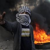 Palestinos protestan en contra de la decisión del presidente de EEUU, Donald Trump