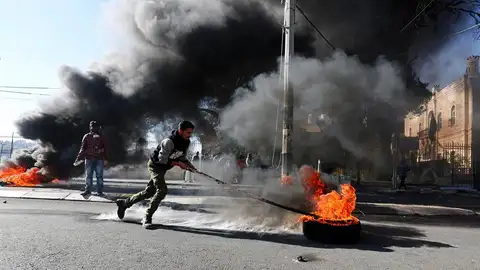 Palestinos se enfrentan a tropas israelíes durante protestas en Belén Palestinos se enfrentan a tropas israelíes durante protestas en Belén