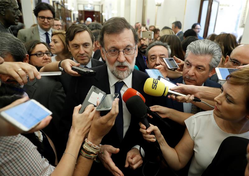 Rajoy valora el principio de acuerdo sobre el 'Brexit' que evitará una "ruptura traumática" Rajoy valora el principio de acuerdo sobre el 'Brexit' que evitará una "ruptura traumática"