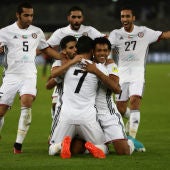 El Al Jazira celebra un gol