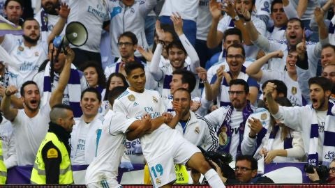 Achraf Hakimi celebra un gol con el Real Madrid