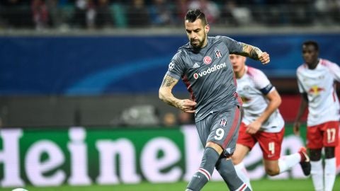 &Aacute;lvaro Negredo lanza un penalti