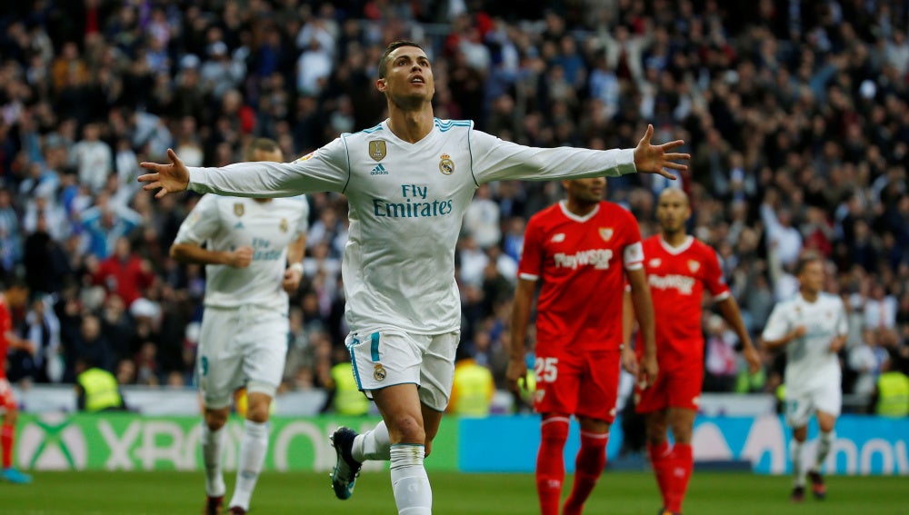 Cristiano Ronaldo celebra uno de sus goles en el Santiago Bernabéu