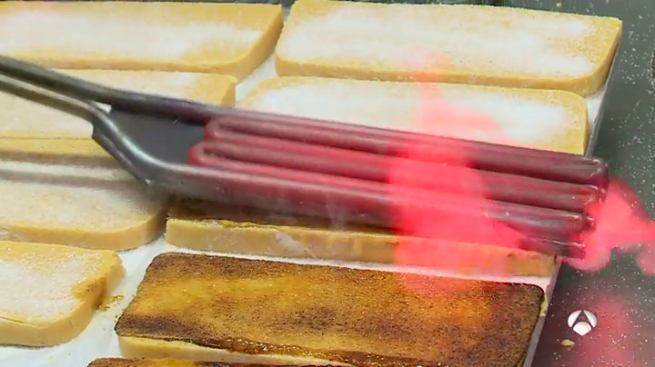 El turrón de torrezno revoluciona la Navidad El turrón de torrezno revoluciona la Navidad