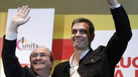 El candidato del PSC a la presidencia de la Generalitat, Miquel Iceta (i), acompa&ntilde;ado del secretario general del PSOE, Pedro Sanchez