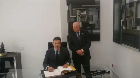 Rafael Catalá firmó el Libro de Honor del Colegio de Abogados de C.Real Rafael Catalá firmó el Libro de Honor del Colegio de Abogados de C.Real