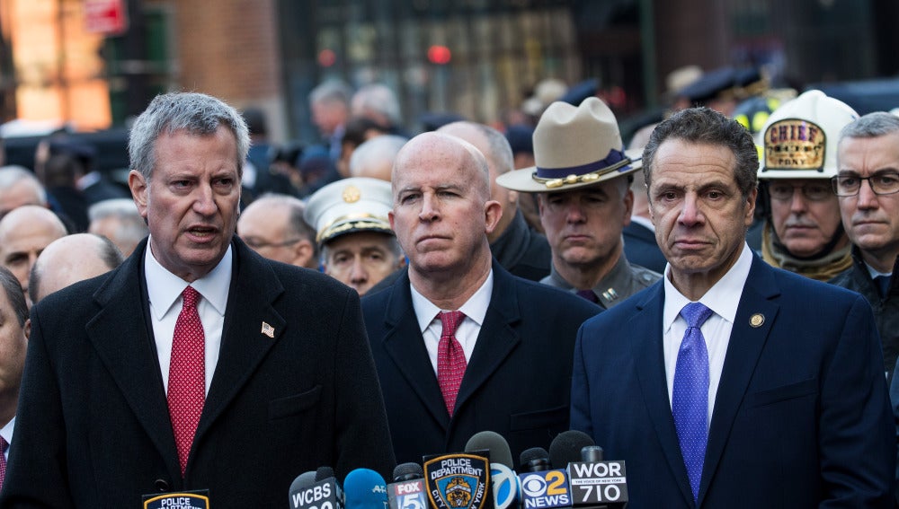 El alcalde de Nueva York, Bill de Blasio, el jefe de Policía, James O'Neill y el Gobernador, Andrew Cuomo