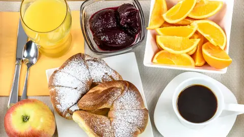 Un desayuno. Tómalo a la hora adecuada.