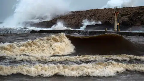 Temporal en Cantabria por el paso de la borrasca 'Ana' Temporal en Cantabria por el paso de la borrasca 'Ana'