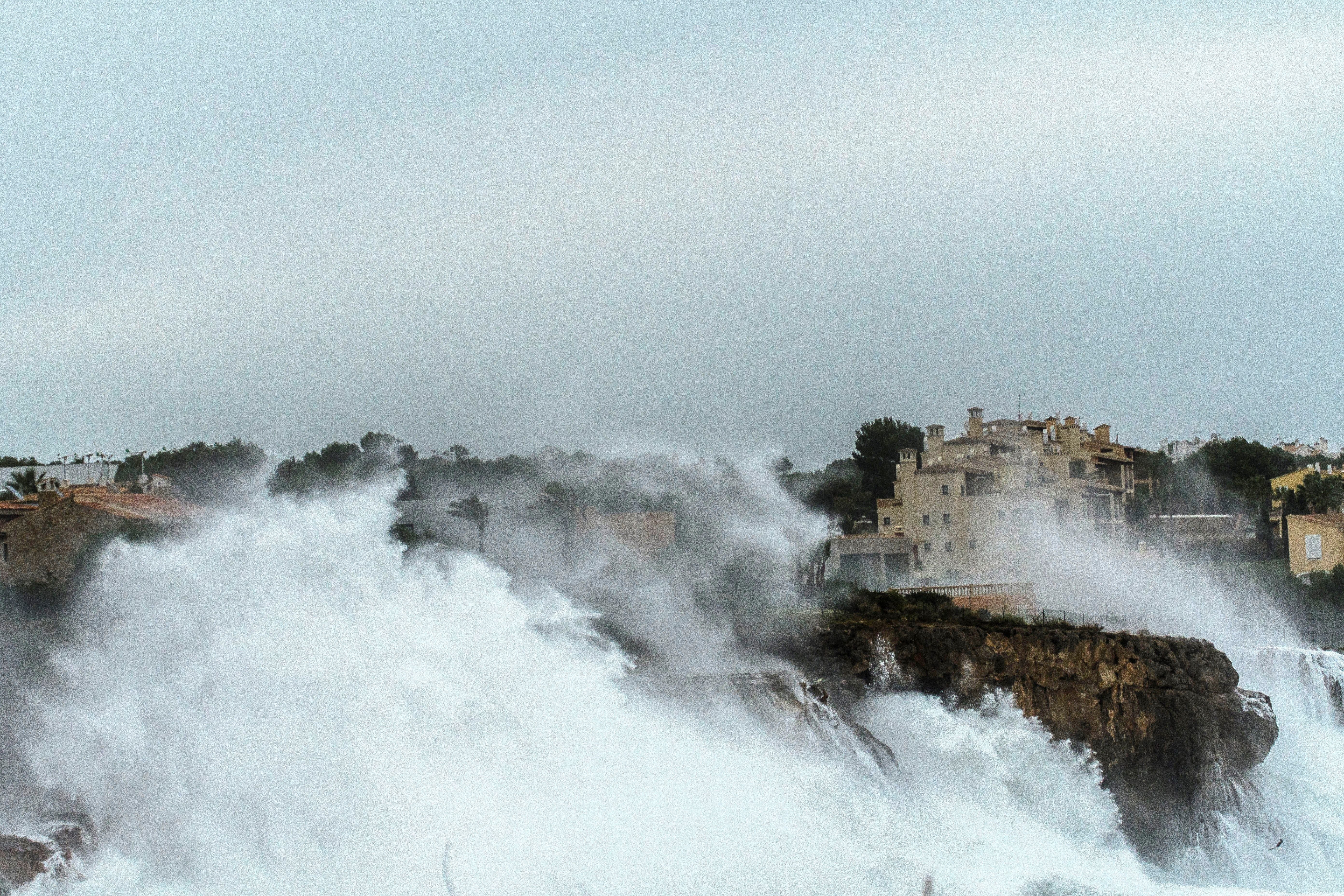 Activada la alerta naranja en Baleares por fenómenos costeros y el aviso amarillo por vientos Activada la alerta naranja en Baleares por fenómenos costeros y el aviso amarillo por vientos