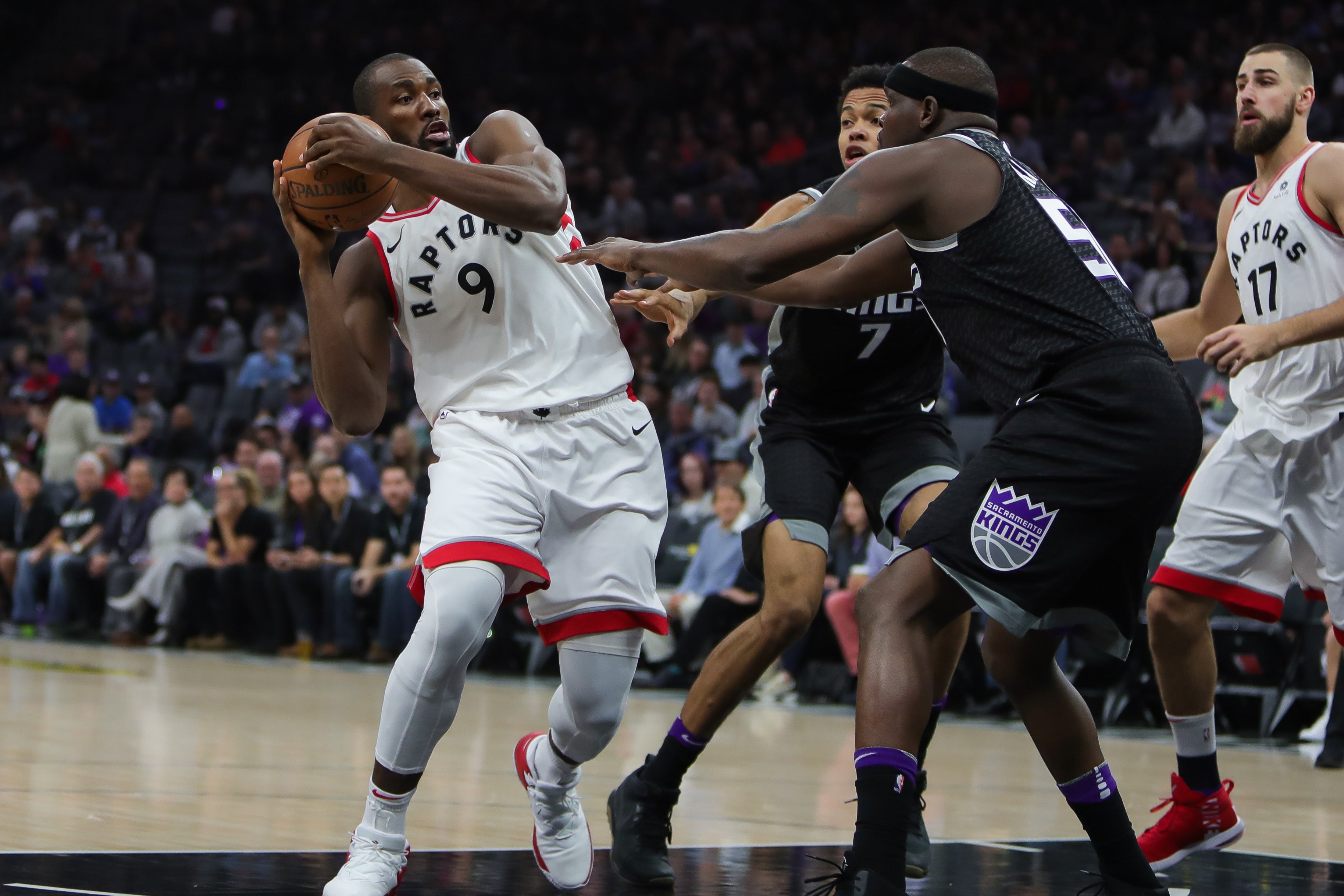 Los Hernangómez se quedan sin minutos en una buena noche de Ibaka ante los Kings Los Hernangómez se quedan sin minutos en una buena noche de Ibaka ante los Kings