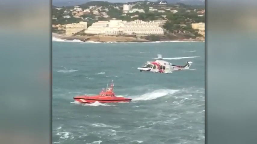 Continúa sin éxito la búsqueda del hombre arrastrado al mar por una ola en Santa Ponça Continúa sin éxito la búsqueda del hombre arrastrado al mar por una ola en Santa Ponça