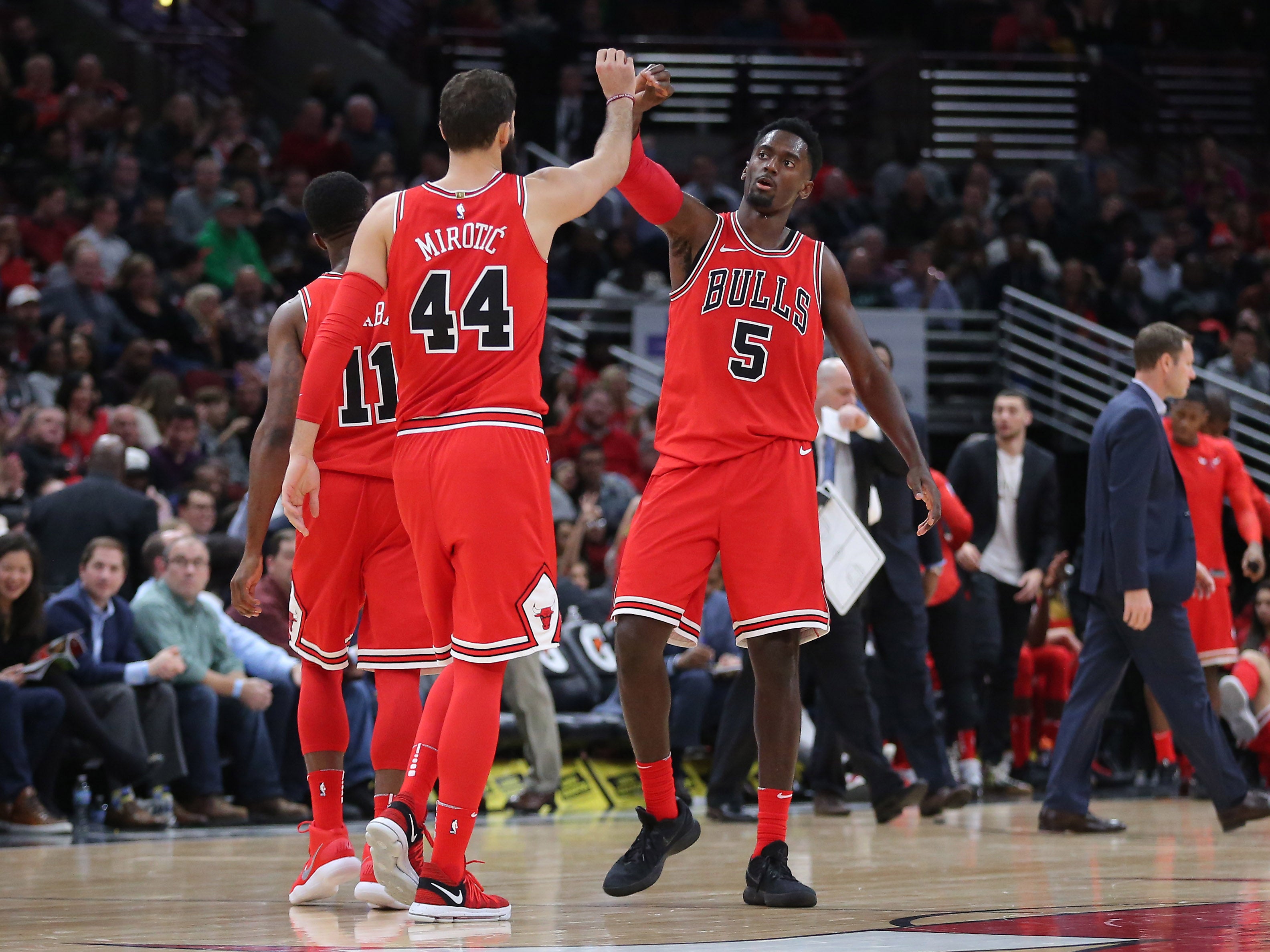 Los Bulls tumban a unos Celtics sin Irving gracias a Mirotic y Portis Los Bulls tumban a unos Celtics sin Irving gracias a Mirotic y Portis