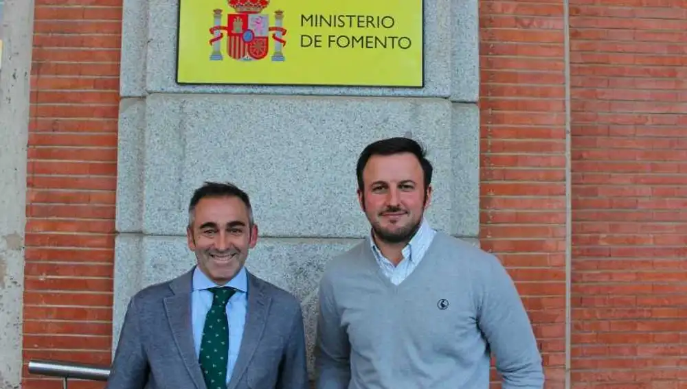 Pablo Ruz -derecha-, presidente del PP de Elche junto al Ministerio de Fomento Pablo Ruz -derecha-, presidente del PP de Elche junto al Ministerio de Fomento