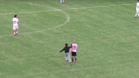 Espont&aacute;neo agrede a Aleesami