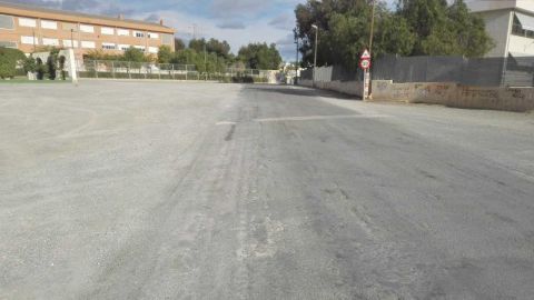 Calle que da acceso a la ermita de San Crisp&iacute;n