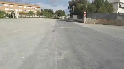 Calle que da acceso a la ermita de San Crispín Calle que da acceso a la ermita de San Crispín