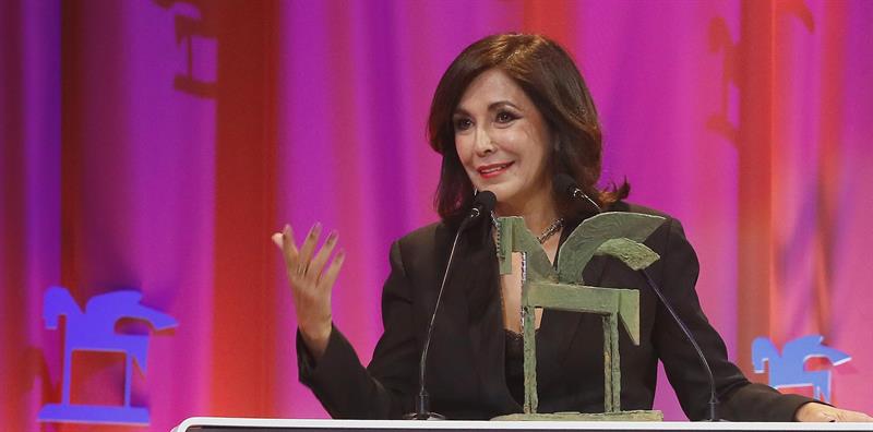Isabel Gemio y los Servicios Informativos de Onda Cero en Cataluña reciben el premio Ondas Isabel Gemio y los Servicios Informativos de Onda Cero en Cataluña reciben el premio Ondas