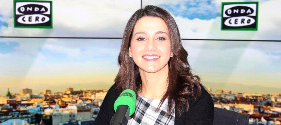 Inés Arrimadas: "Cómo puede vetar Iceta a C's y prometer el indulto a Junqueras y Puigdemont" Inés Arrimadas: "Cómo puede vetar Iceta a C's y prometer el indulto a Junqueras y Puigdemont"