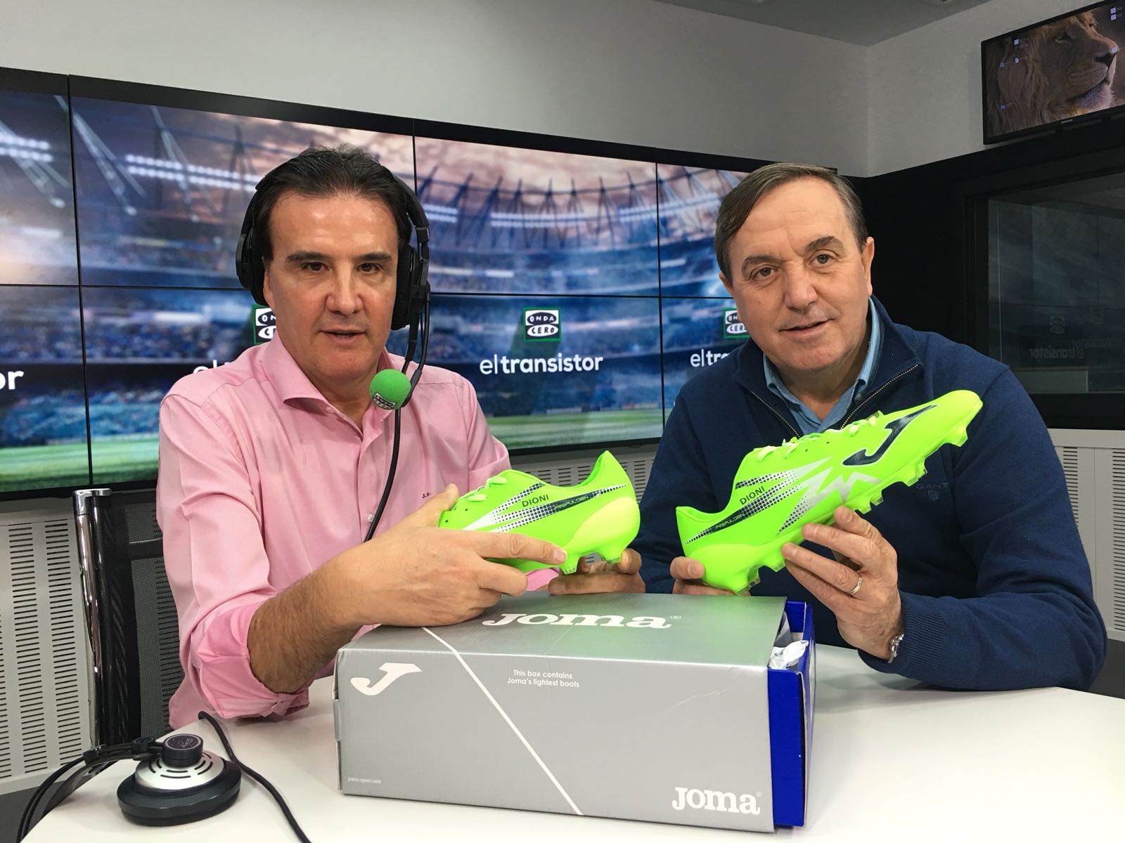 Joma regala a Dioni Villalba unas botas por sus cinco goles con el Fuenlabrada Joma regala a Dioni Villalba unas botas por sus cinco goles con el Fuenlabrada