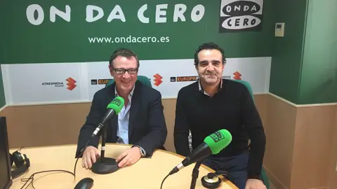 JUAN ANTONIO MARIN Y MIQUEL GONZÁLEZ Juan Antonio Marín, presidente de 'Elche piensa' y Miquel González, director de 'Alicante Plaza'