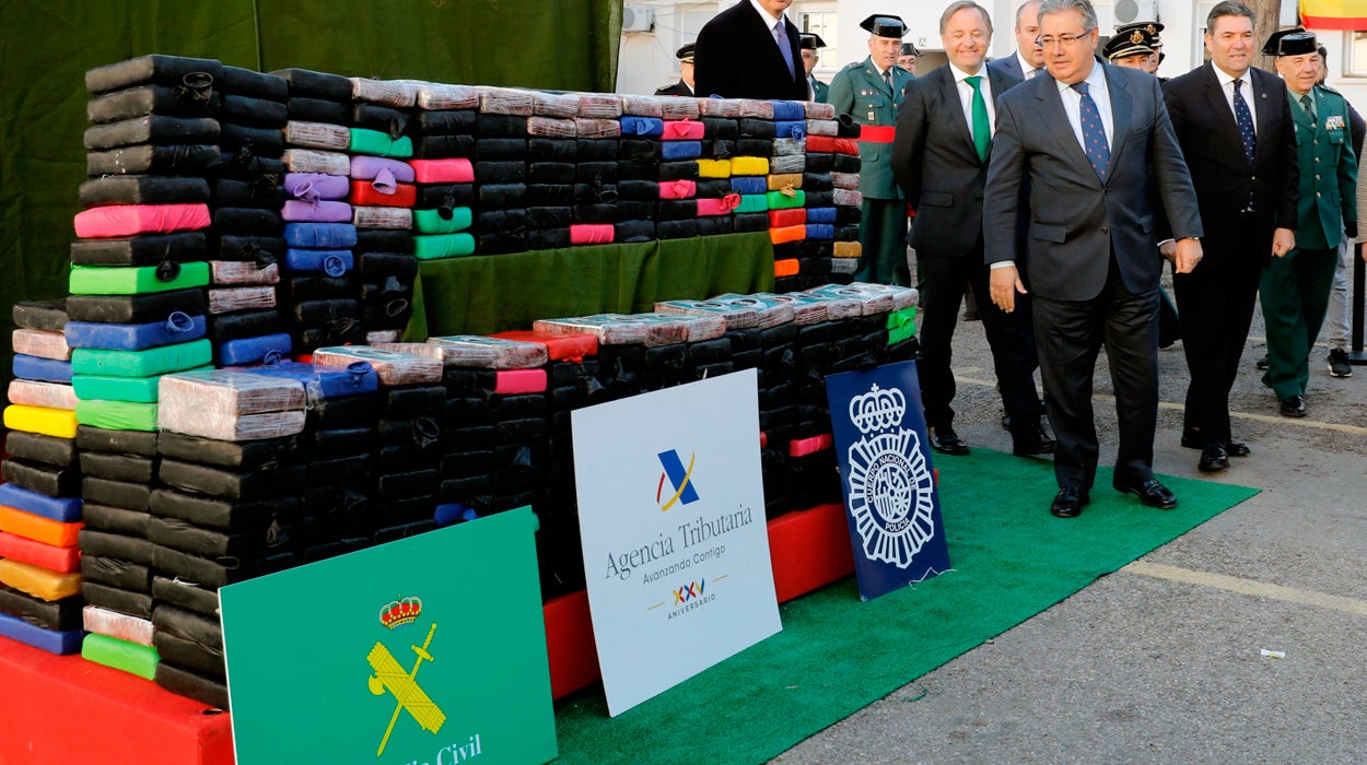 Incautan 520 kilos de cocaína en un contenedor con almendras en el puerto de Valencia Incautan 520 kilos de cocaína en un contenedor con almendras en el puerto de Valencia