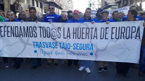 Cabacera de la manifiestación de regantes en Murcia Cabacera de la manifiestación de regantes en Murcia