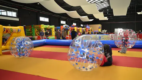 El Centre de Congressos, Fires i Trobades de Vila-real acollirà una nova edició de Nadalàndia. Torna Nadalàndia al centre de Congressos de Vila-real Del 27 al 30 de decembre el centre de Congressos, fires i trobades acollirà activitats de tot tipus per a tota la familia.