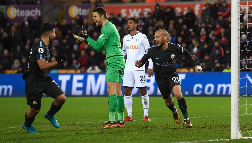 David Silva celebra su primer gol ante el Swansea