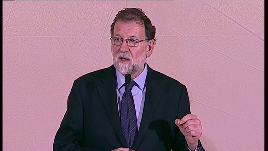 Rajoy: "Las encuestas demuestran la falsedad del apoyo masivo a la independencia" Rajoy: "Las encuestas demuestran la falsedad del apoyo masivo a la independencia"