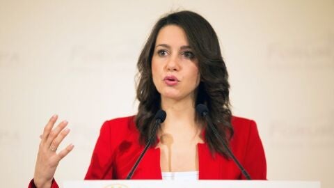 In&eacute;s Arrimadas durante un desayuno informativo