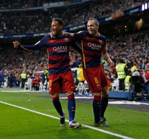Iniesta celebra un gol junto a Neymar Iniesta celebra un gol junto a Neymar