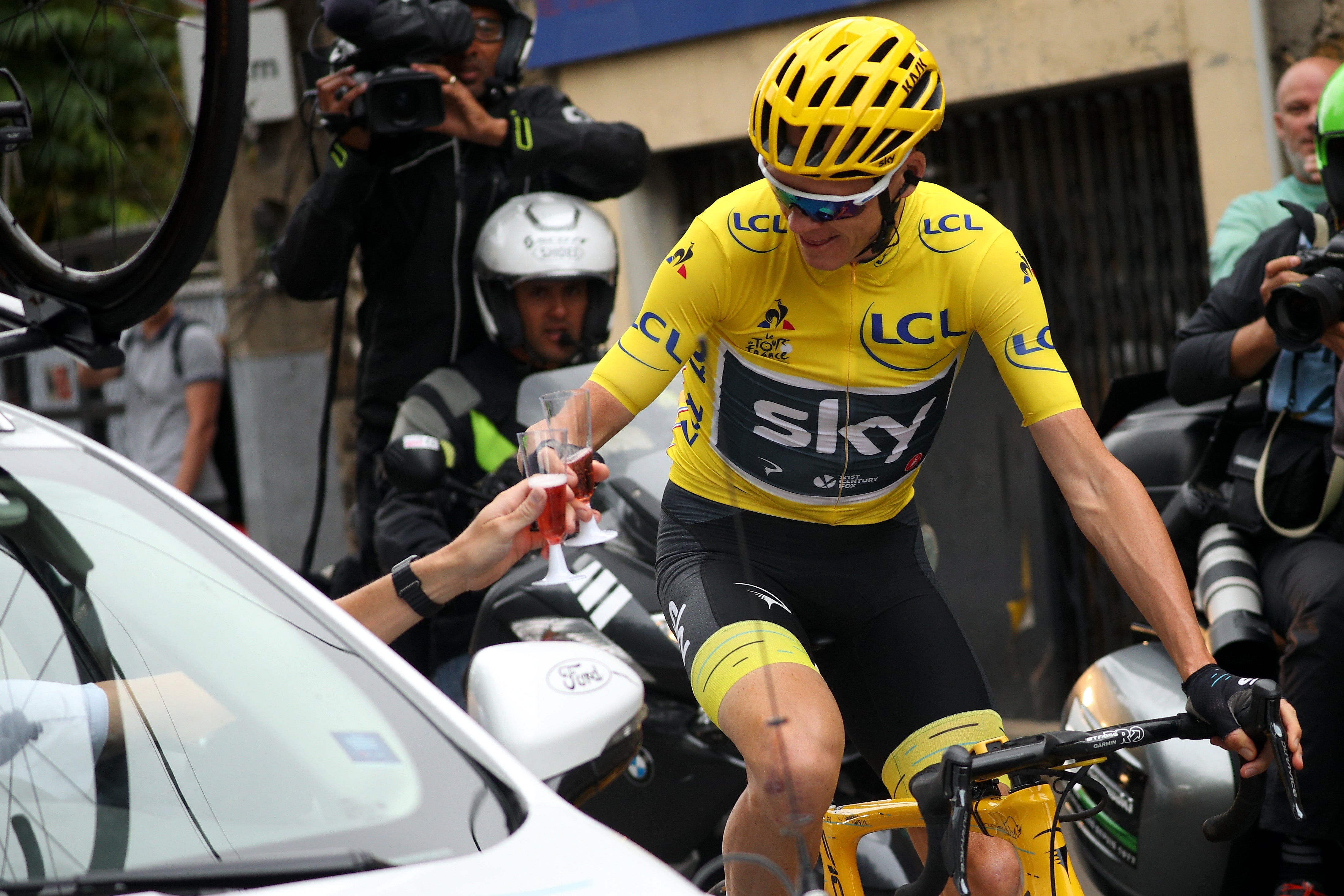 Chris Froome se fractura el fémur y no estará en el Tour de Francia Chris Froome se fractura el fémur y no estará en el Tour de Francia