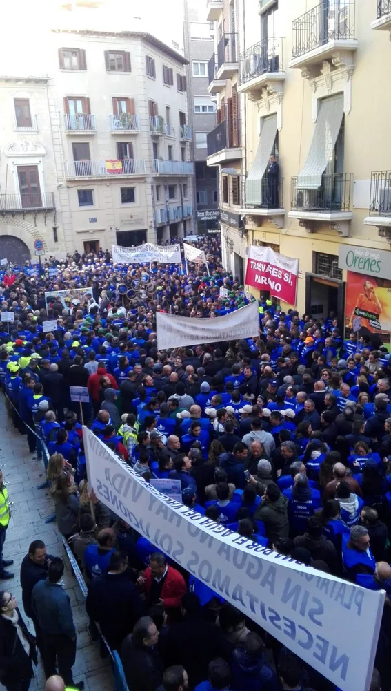 Concentración de agricultores ante la sede de la Confederación Hidrográfica del Segura en Murcia Concentración de agricultores ante la sede de la Confederación Hidrográfica del Segura en Murcia