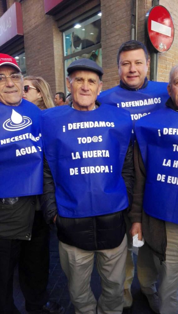 Regantes de La Peña de Elche en la manifestación de Murcia