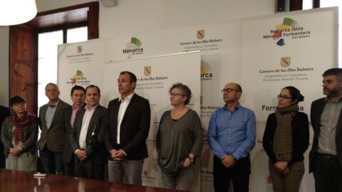 El ex vicepresidente Biel Barcel&oacute; junto a su equipo