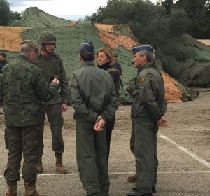 La ministra de Defensa visita la zona donde se están realizando maniobras militares en Cataluña La ministra de Defensa visita la zona donde se están realizando maniobras militares en Cataluña
