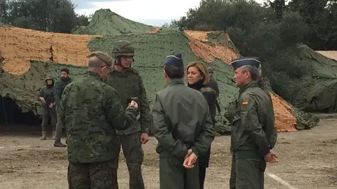La ministra de Defensa visita la zona donde se están realizando maniobras militares en Cataluña La ministra de Defensa visita la zona donde se están realizando maniobras militares en Cataluña