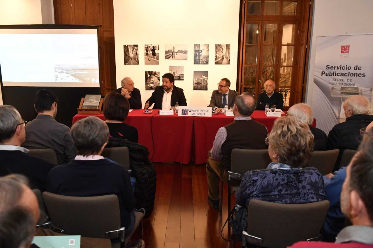 Moliner presenta el libro 'La Plana. Paisatges de la Memòria' como “un auténtico tributo a la provincia de Castellón” Moliner presenta el libro 'La Plana. Paisatges de la Memòria' como “un auténtico tributo a la provincia de Castellón”