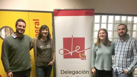 B&aacute;rbara Espinosa S&aacute;ez, a la derecha de la fotograf&iacute;a