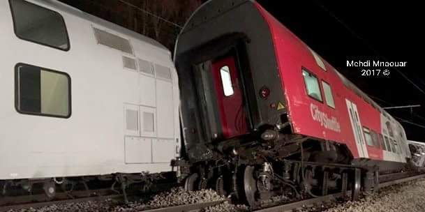 Cuatro heridos al colisionar dos trenes de pasajeros al norte de Viena Cuatro heridos al colisionar dos trenes de pasajeros al norte de Viena