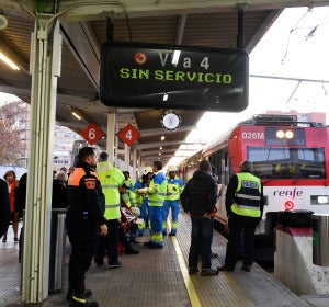 Los servicios de emergencias trabajan en el lugar del accidente en la estación de Alcalá de Henares Los servicios de emergencias trabajan en el lugar del accidente en la estación de Alcalá de Henares